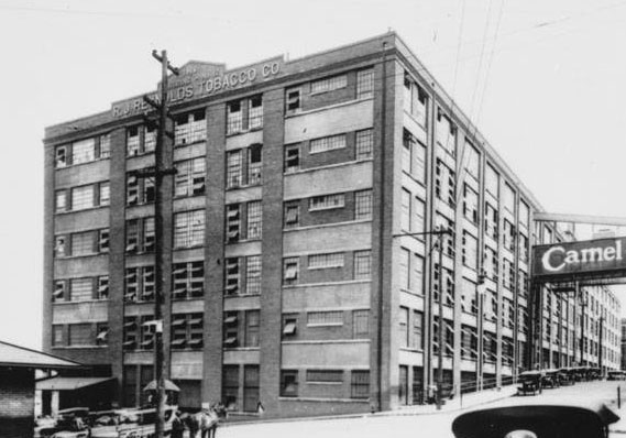 This is how the building looked in the 1920s.